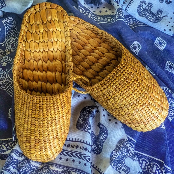 Grass Slippers - Picture 1 of 2